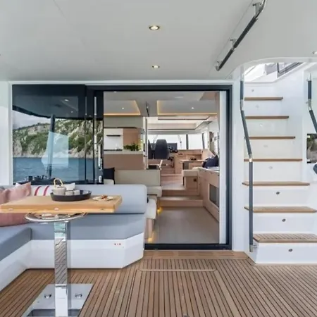 Namaka Botel