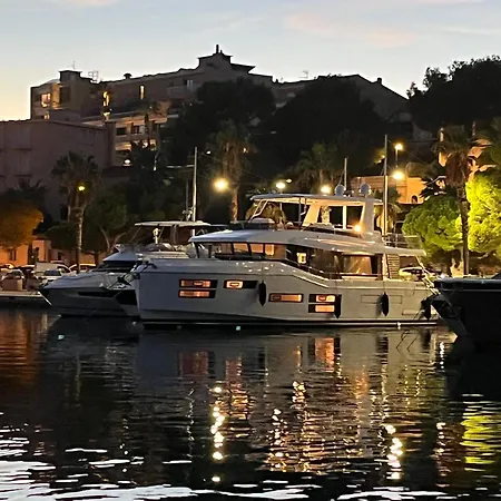 Namaka Botel *